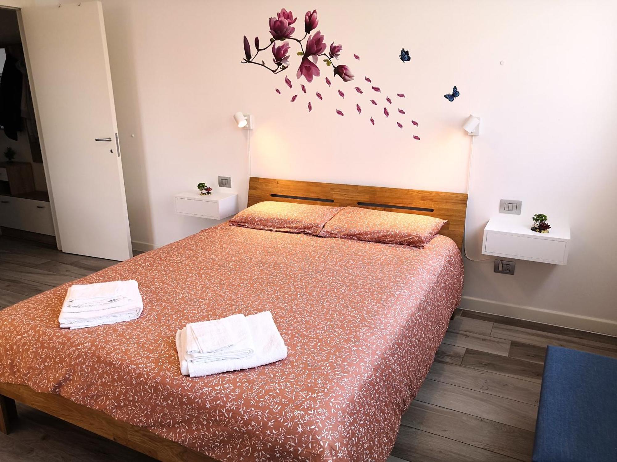 Butterfly In Suna With Garage Apartment Verbania